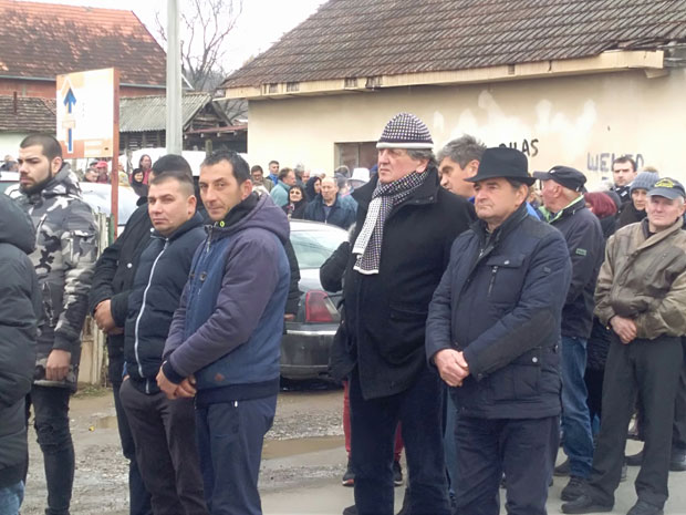 Ђоду испратили уз СУЗЕ и СМЕХ: Опроштај од вољеног натуршчика из Медвеђе (ФОТО)